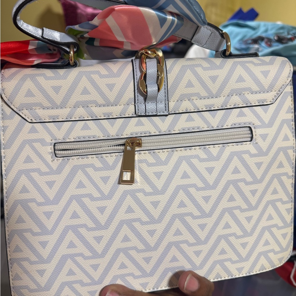 Aldo Cream and Gold Shoulder Bag - Picture 2 of 2